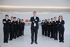 經(jīng)理趙東杰將主要工作人員帶到海外
